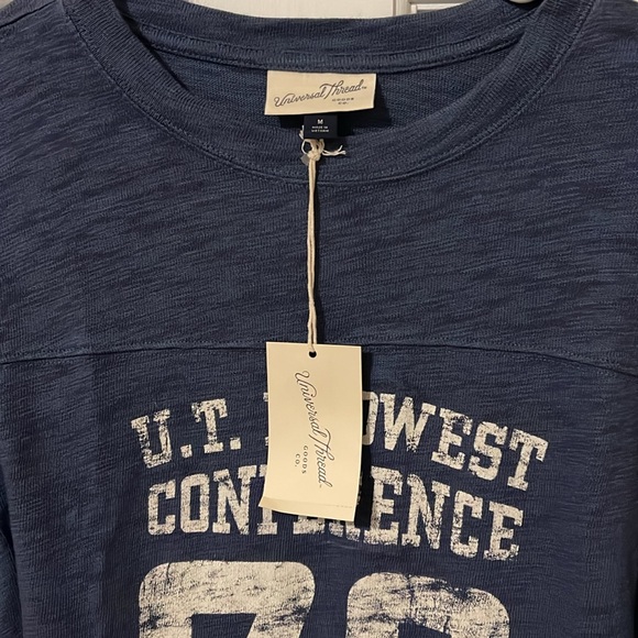 Universal thread long sleeve t-shirt - Picture 3 of 4